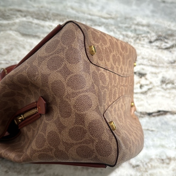 Coach Hadley Hobo in Signature Canvas - Picture 4 of 12